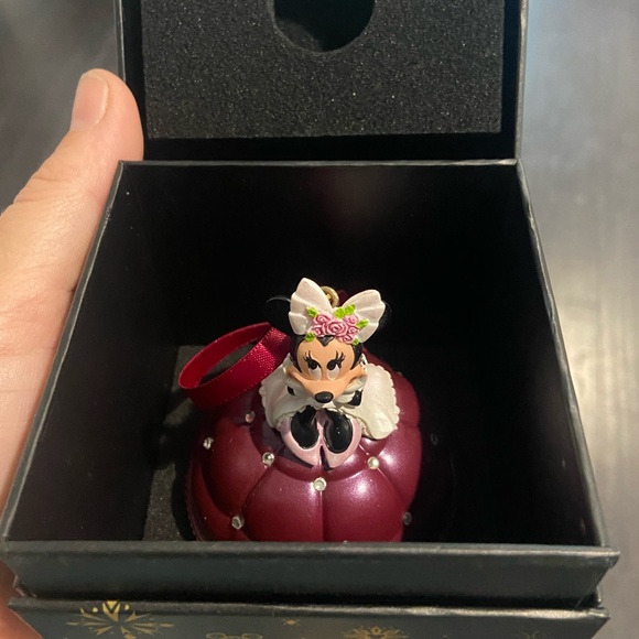 Minnie Mouse Christmas engagement ring ornament - Picture 1 of 3